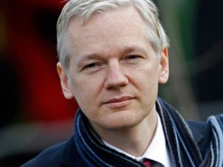 Джулиану Ассанжу частично восстановили доступ к коммуникациям