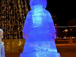 У Росії до новорічних свят вирізали з льоду моторошну Снігуроньку