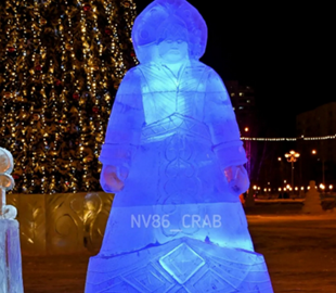 У Росії до новорічних свят вирізали з льоду моторошну Снігуроньку