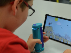 Джойстик для игр на планшете поможет восстановиться после инсульта