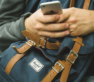 Эксперты рассказали о приложениях для iPhone, которые копируют пользовательские данные