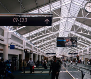 Невідомі дрони над Європою — країни закривають аеропорти