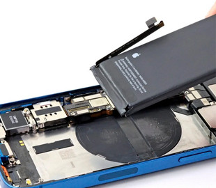 Заміна акумулятора iPhone 14 виявилася дуже дорогою