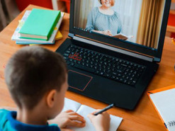 Официально: школы Днепра переводят на дистанционное обучение