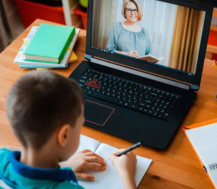 Официально: школы Днепра переводят на дистанционное обучение