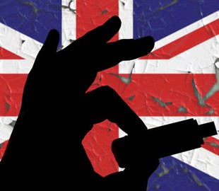 Британские полицейские обыскивают компанию, причастную к утечке личных данных из Facebook