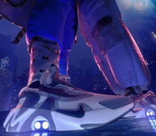 Компания Nike представила кроссовки, которые можно зашнуровать с помощью Siri