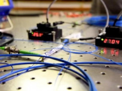 Физикам удалось добиться квантовой телепортации фотонов