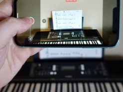 В iPhone 11 можно снимать видео без остановки музыки