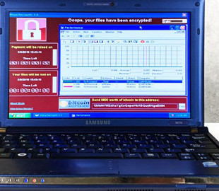 Полный вирусов ноутбук продали с молотка за $1,3 млн