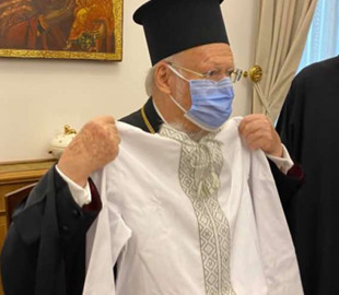 ПЦУ осваивает соцсети и сообщает, что у Варфоломея уже есть вышиванка