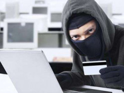 Названо способи, якими шахраї дізнаються пароль до Приват24