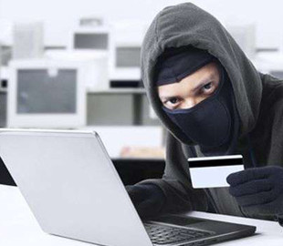 Названо способи, якими шахраї дізнаються пароль до Приват24