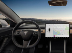 Водители переоценивают автопилот Tesla из-за его названия