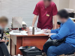 У Києві слідчі Нацполіції повідомили про підозру черговим фігурантам схеми з виготовлення підроблених COVID-сертифікатів