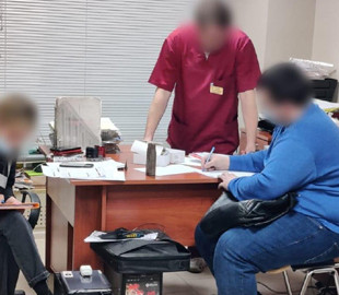 У Києві слідчі Нацполіції повідомили про підозру черговим фігурантам схеми з виготовлення підроблених COVID-сертифікатів