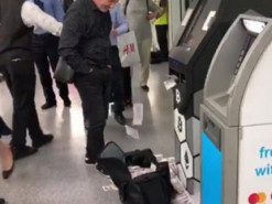 Биткоин-банкомат в лондонском метро начал «плеваться» деньгами