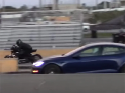 Harley-Davidson Livewire сразится с Tesla Model S Plaid в полностью электрической гонке