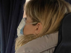 “Героиня нашего времени": в сети обсуждают женщину, надевшую сразу несколько защитных масок