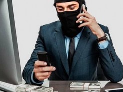 Фейковый банкир обманул женщину на 13 тысяч гривен