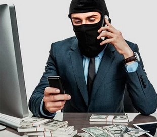 Фейковый банкир обманул женщину на 13 тысяч гривен