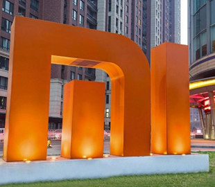 Xiaomi проектирует смартфоны с отверстием в экране