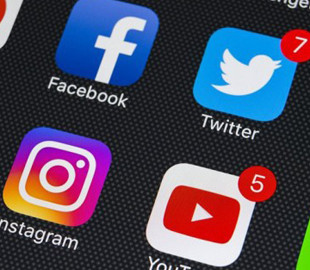 78% американців переконані, що соцмережі надто впливають на політику