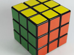 Искусственный интеллект собрал кубик Рубика за одну секунду