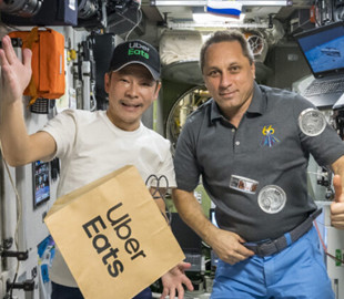 Uber Eats вперше доставив їжу в космос