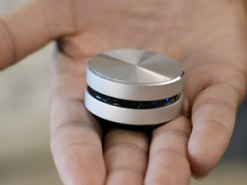 Крошечный динамик превращает любую поверхность в мощную колонку