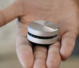 Крошечный динамик превращает любую поверхность в мощную колонку