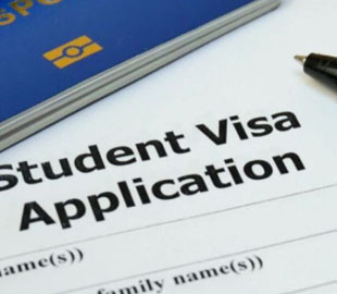 Трамп планує посилити перевірку соцмереж для іноземних студентів: співбесіди на візи призупинено