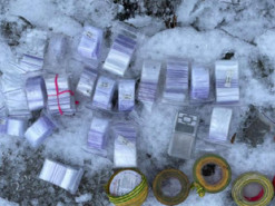 У Запорізькій області сімейна пара фасувала та продавала через телеграм-канал наркотики