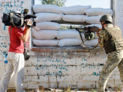 Обязательная страховка и бронежилеты: Рада приняла закон по защите журналистов