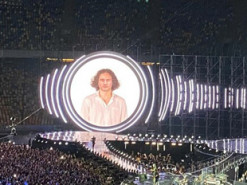 Кузьму Скрябина "воскресили" с помощью компьютерных технологий на концерте ко Дню Независимости