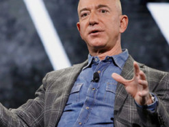 70 тысяч человек не хотят, чтобы Джефф Безос возвращался на Землю