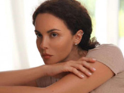 Настя Каменських показала, як у вишиванці відпочиває у власному саду