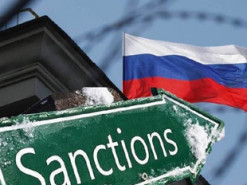 Нафтові санкції ЄС шкодять Росії ще до набуття чинності - Bloomberg