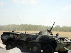 Украинские десантники показали эффектные кадры уничтожения техники рф, которую оккупанты пытались спрятать