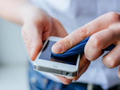 Зараза на смартфоне: как правильно обрабатывать гаджеты, чтобы не заболеть