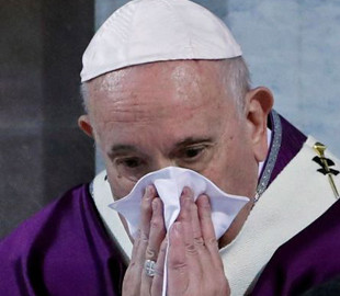 Папа Римский проведет воскресную службу онлайн из-за коронавируса