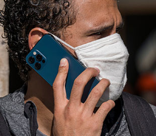 iPhone 12 признали опасным для здоровья для отдельных людей