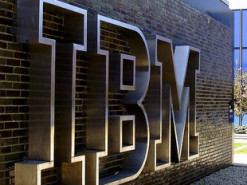 IBM приостановил продажу технологий в России
