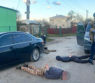 В Україні судитимуть шахраїв, які розробили схему наживи на охочих виїхати за кордон