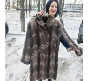 Олексій Дурнєв висміяв дружину загиблого окупанта, яка з радістю отримувала шубу замість чоловіка