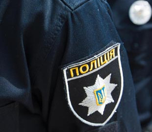 У Житомирі працівник відділення експрес-доставки викрадав з посилок коштовні речі та здавав їх до ломбарду