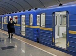 Гуляют все: появилась смешная фотожаба на открытие метро в Киеве