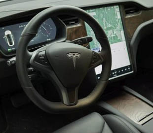 Энтузиаст превратил Tesla Model S в «шпиономобиль»