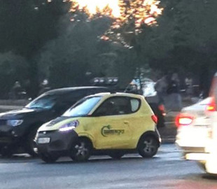 У Києві помітили незвичайний електромобіль