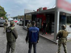 Шахраї продавали автомобілі, які ввозили для ЗСУ